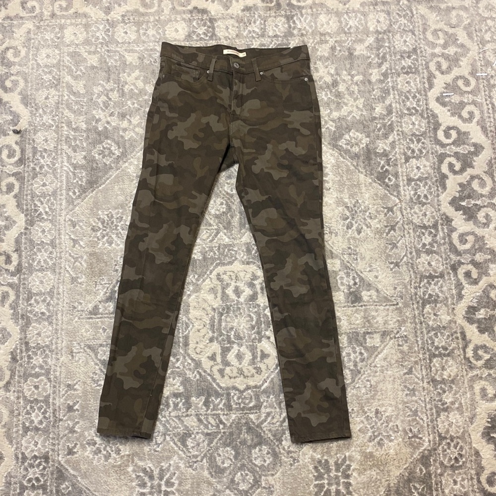 Levi Womens camo pants